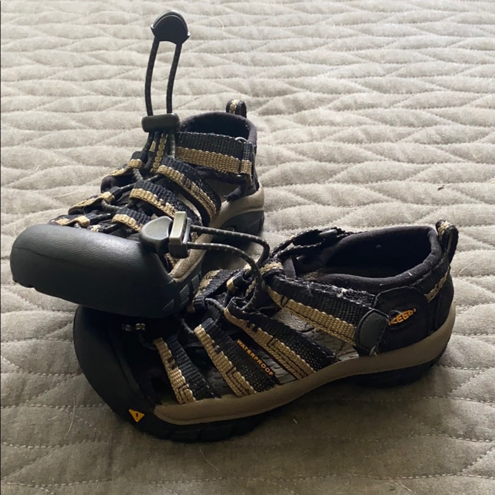 KEEN Velcro waterproof sandals